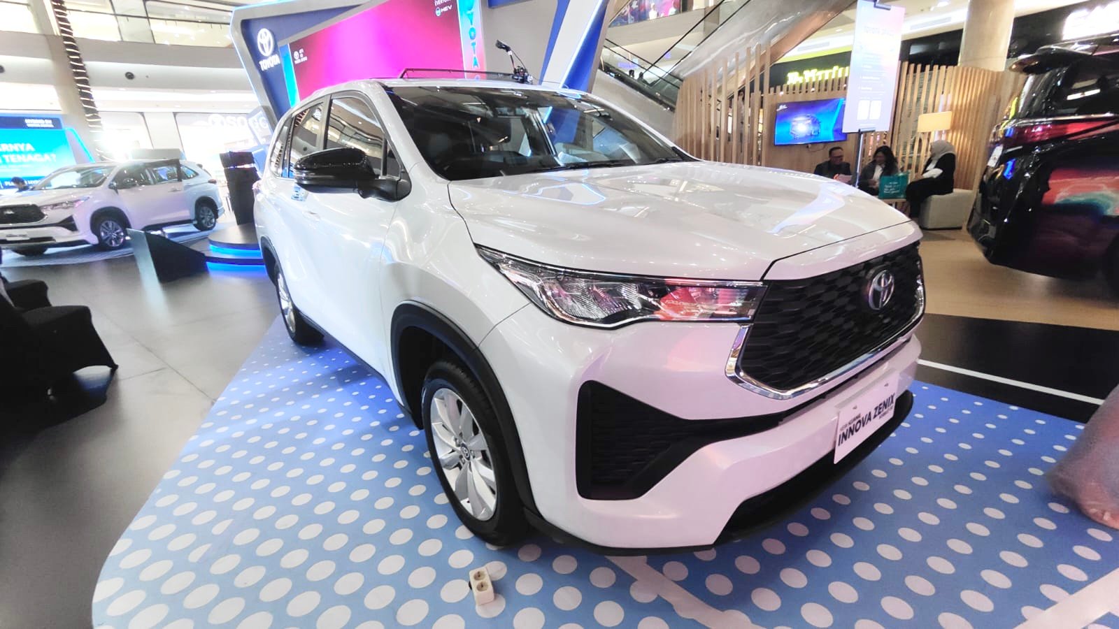 Toyota Innova Zenix Kini Bisa Dinyalakan Lewat HP, Ini Fitur Baru dan Harganya